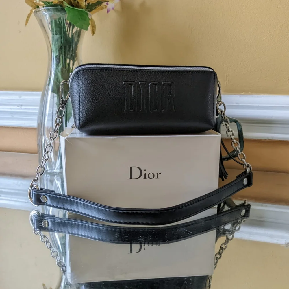 Host pick 🔥 Dior🔥beauty pouch convertible shoulder bag - Picture 3 of 17